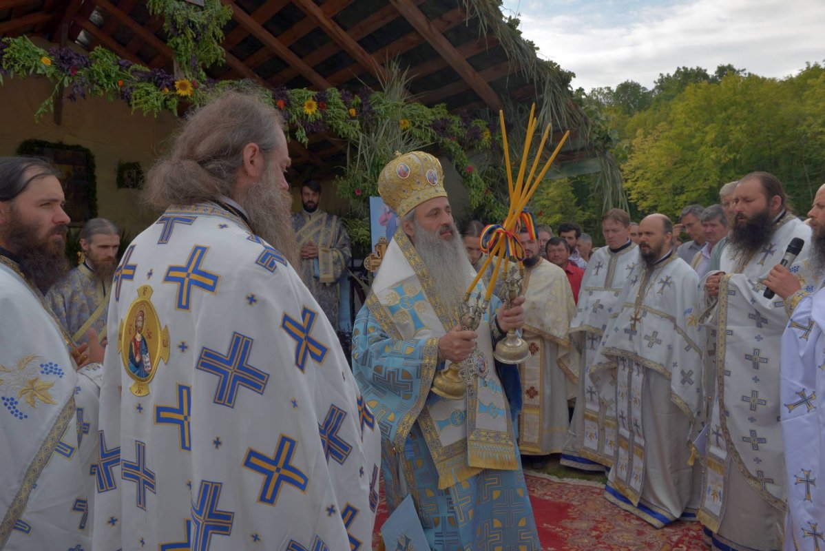 Liturghie arhierească la hramul Mănăstirii Cozancea 54844