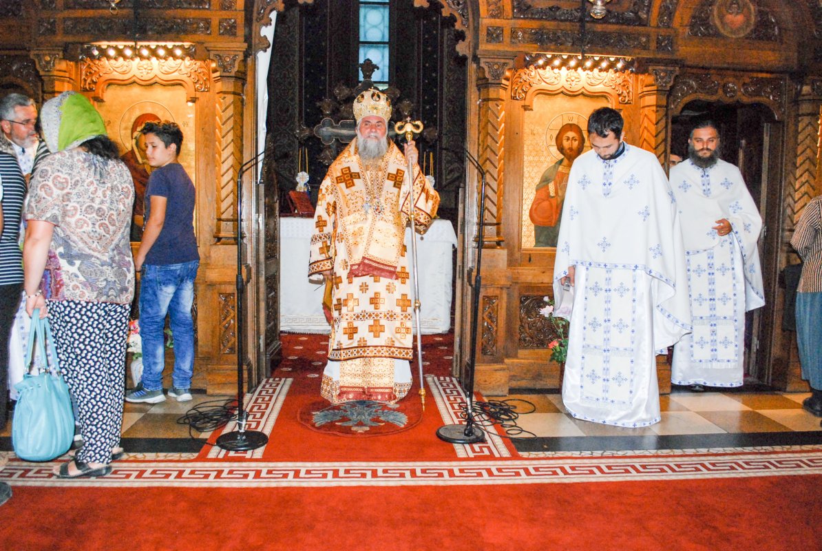 Liturghii arhiereşti  în Mitropolia Olteniei 54866