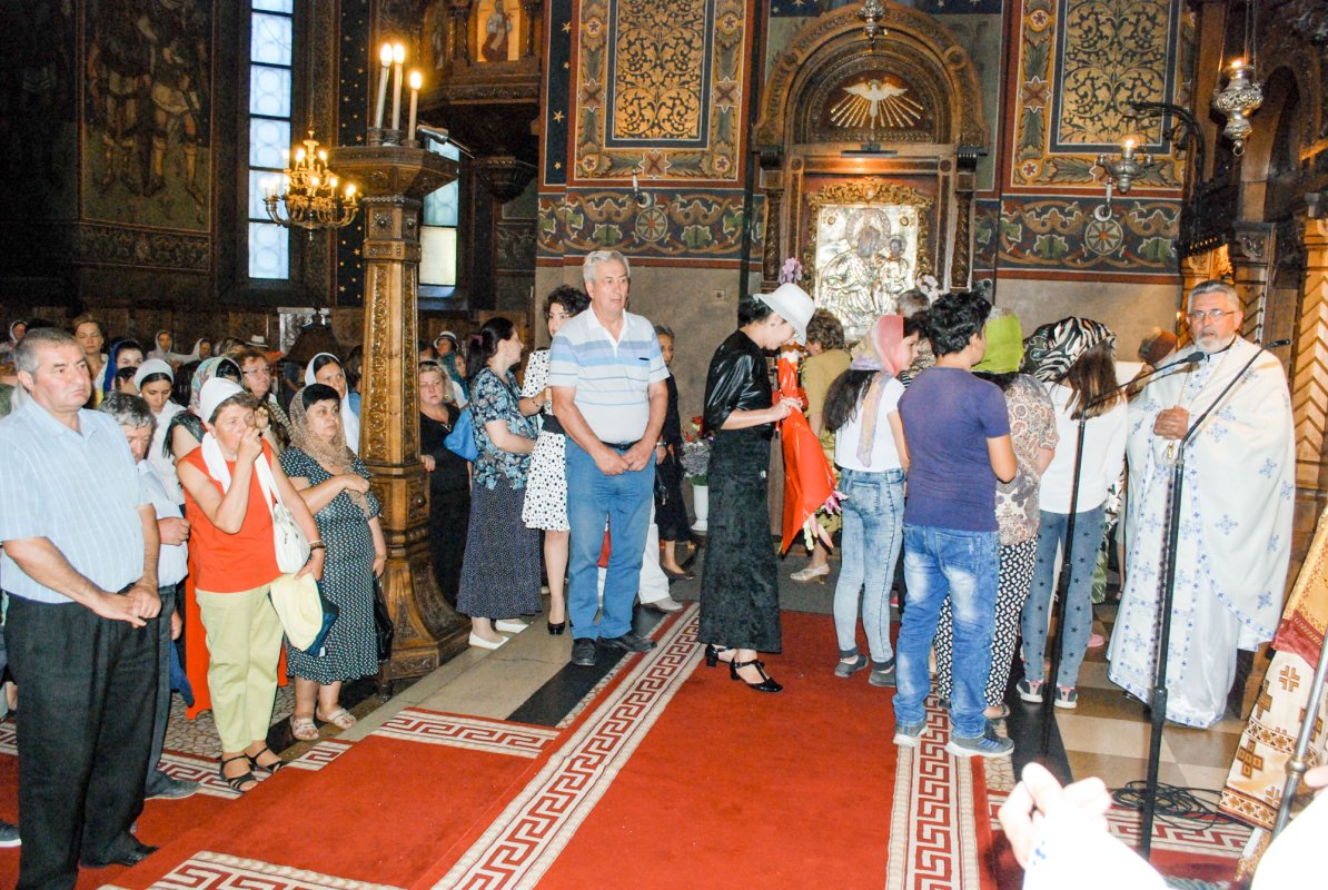 Liturghii arhiereşti  în Mitropolia Olteniei 54867