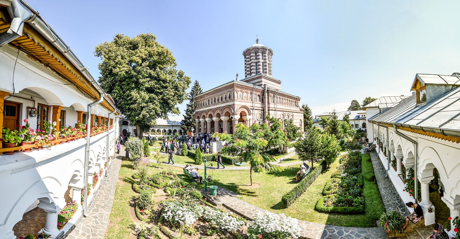 Praznic luminos la Mănăstirea Samurcășești 54876