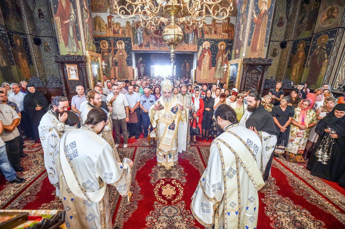 Praznic luminos la Mănăstirea Samurcășești 54877