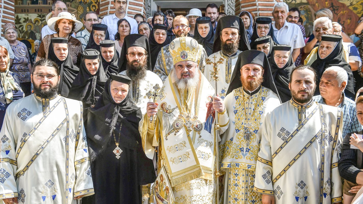 Praznic luminos la Mănăstirea Samurcășești 54881