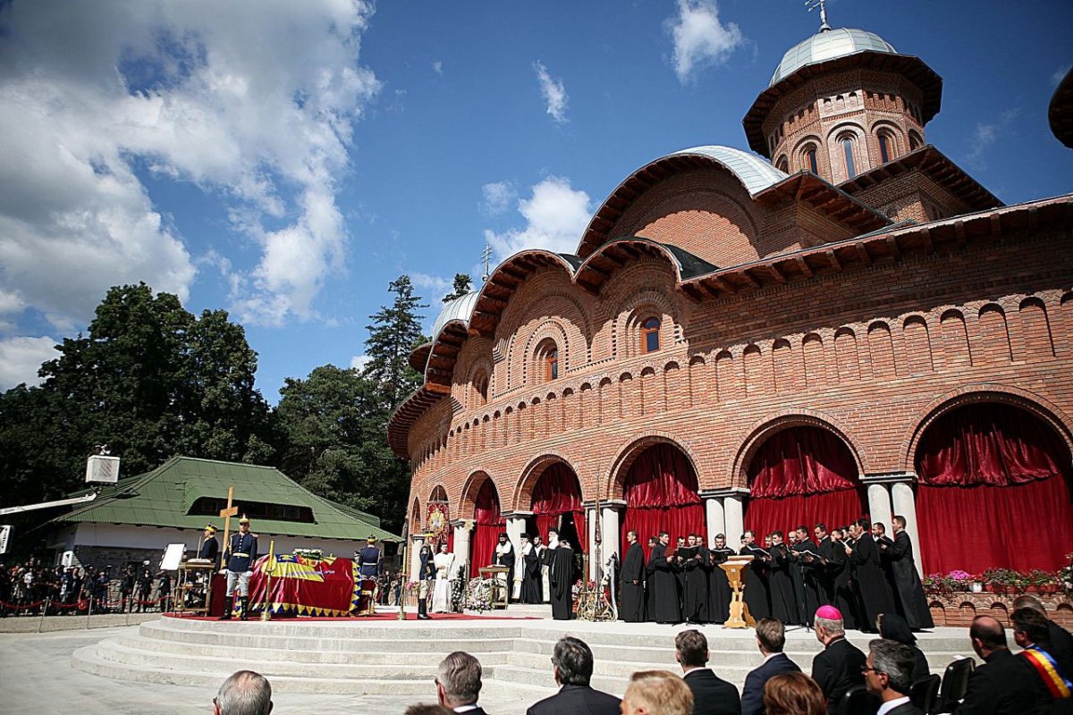 Regina Ana a fost înmormântată la Curtea de Argeș 54896