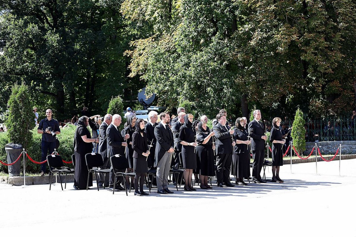 Regina Ana a fost înmormântată la Curtea de Argeș 54897