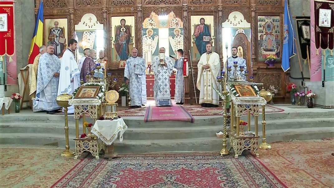 Slujiri arhierești în Duminica a VIII-a după Rusalii 54853