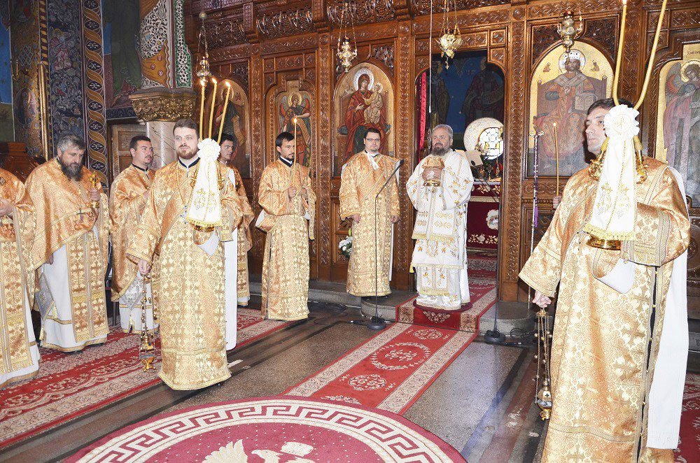 Slujiri arhierești în Duminica a VIII-a după Rusalii 54854