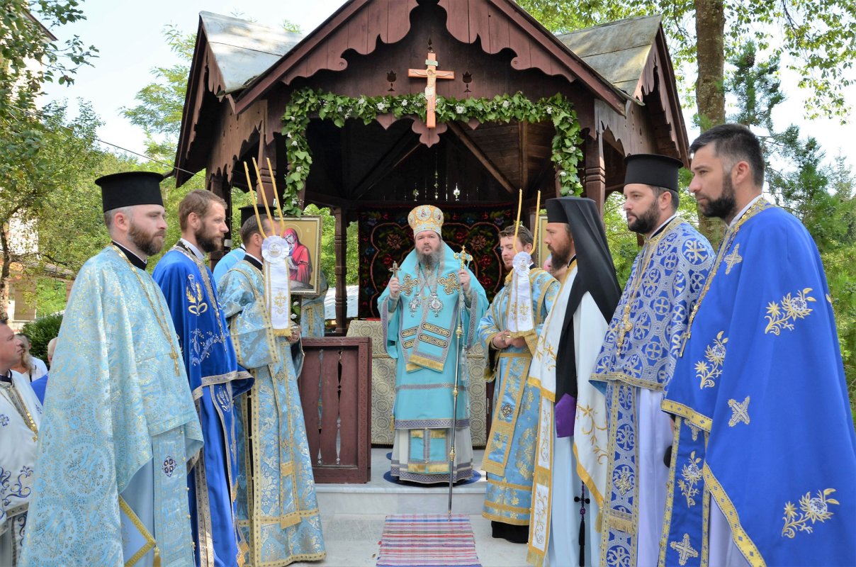 Hramul Adormirii Maicii Domnului 54786