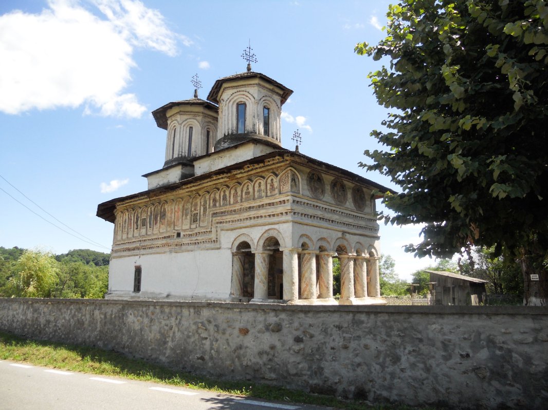 Locașul secular de lângă culele din Măldărești 54816