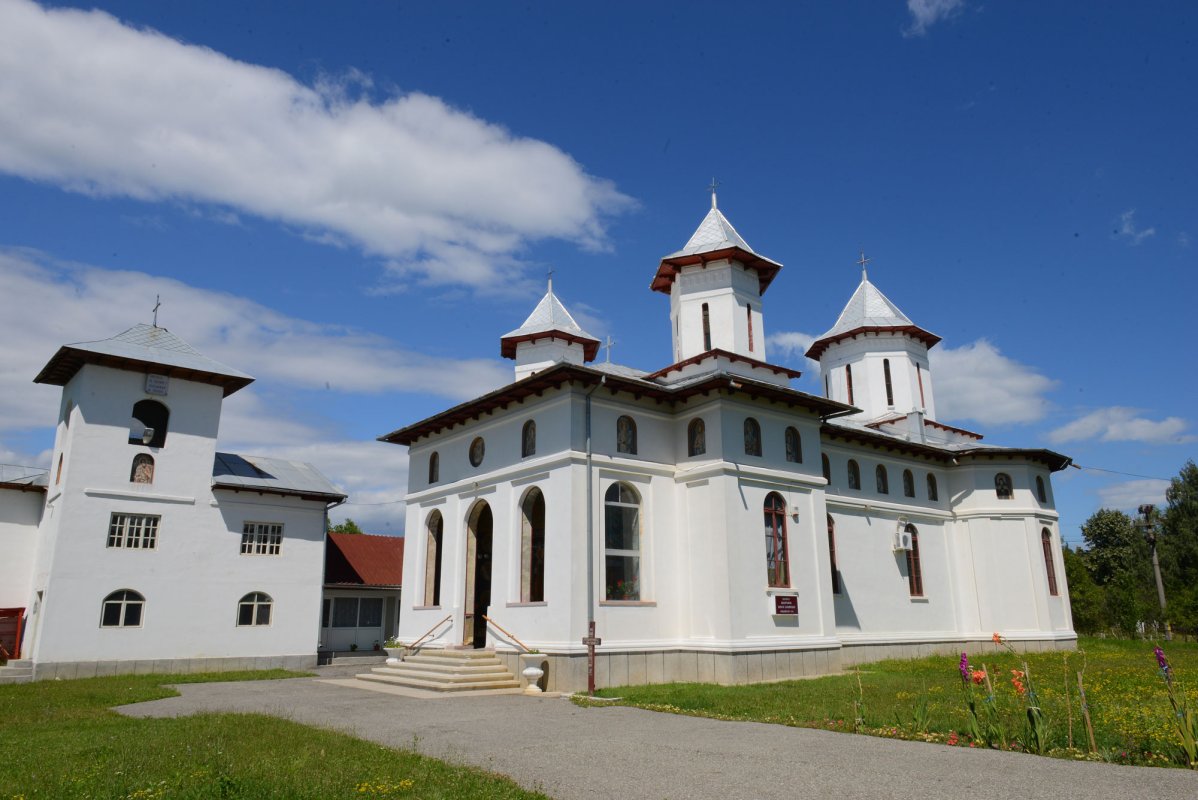 Locașul secular de lângă culele din Măldărești 54818