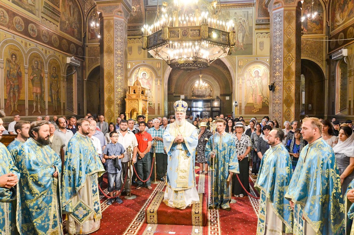 Maica Domnului cinstită în eparhii din Muntenia 54822