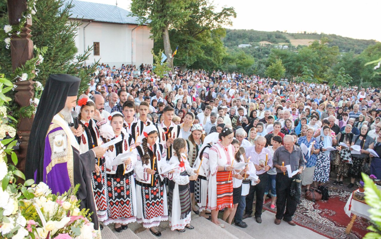 Maica Domnului cinstită în eparhii din Muntenia 54825