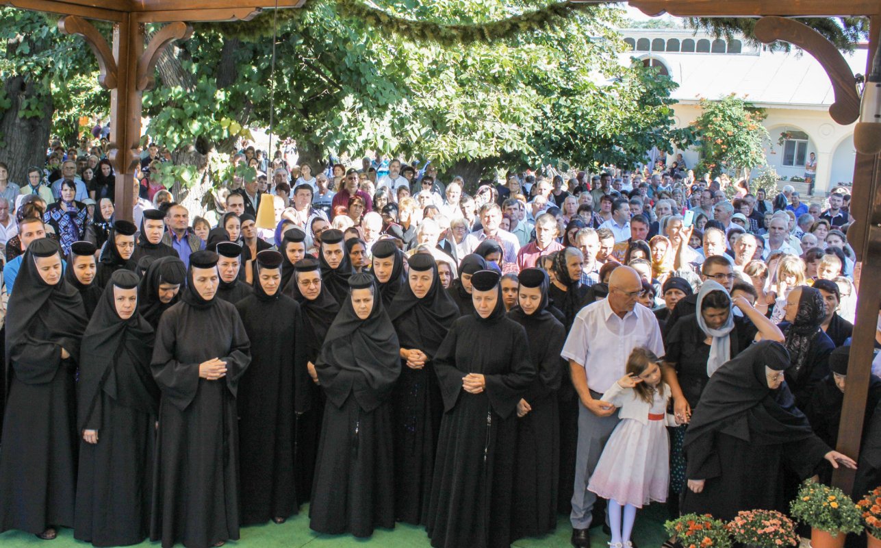 Maica Domnului cinstită în eparhii din Muntenia 54826