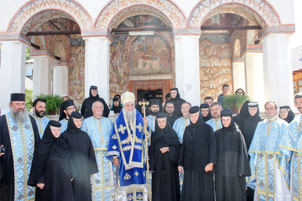 Mângâiere sfântă pentru sute de credincioşi 54788