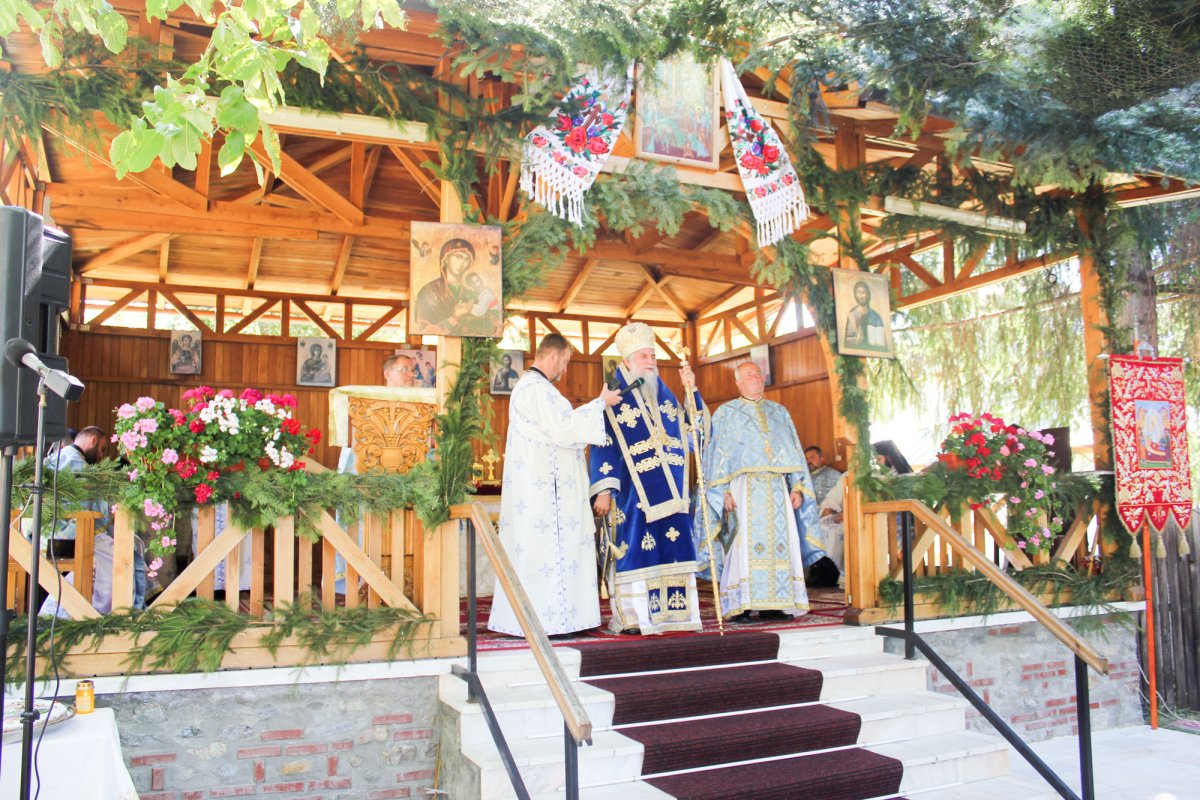 Mângâiere sfântă pentru sute de credincioşi 54790