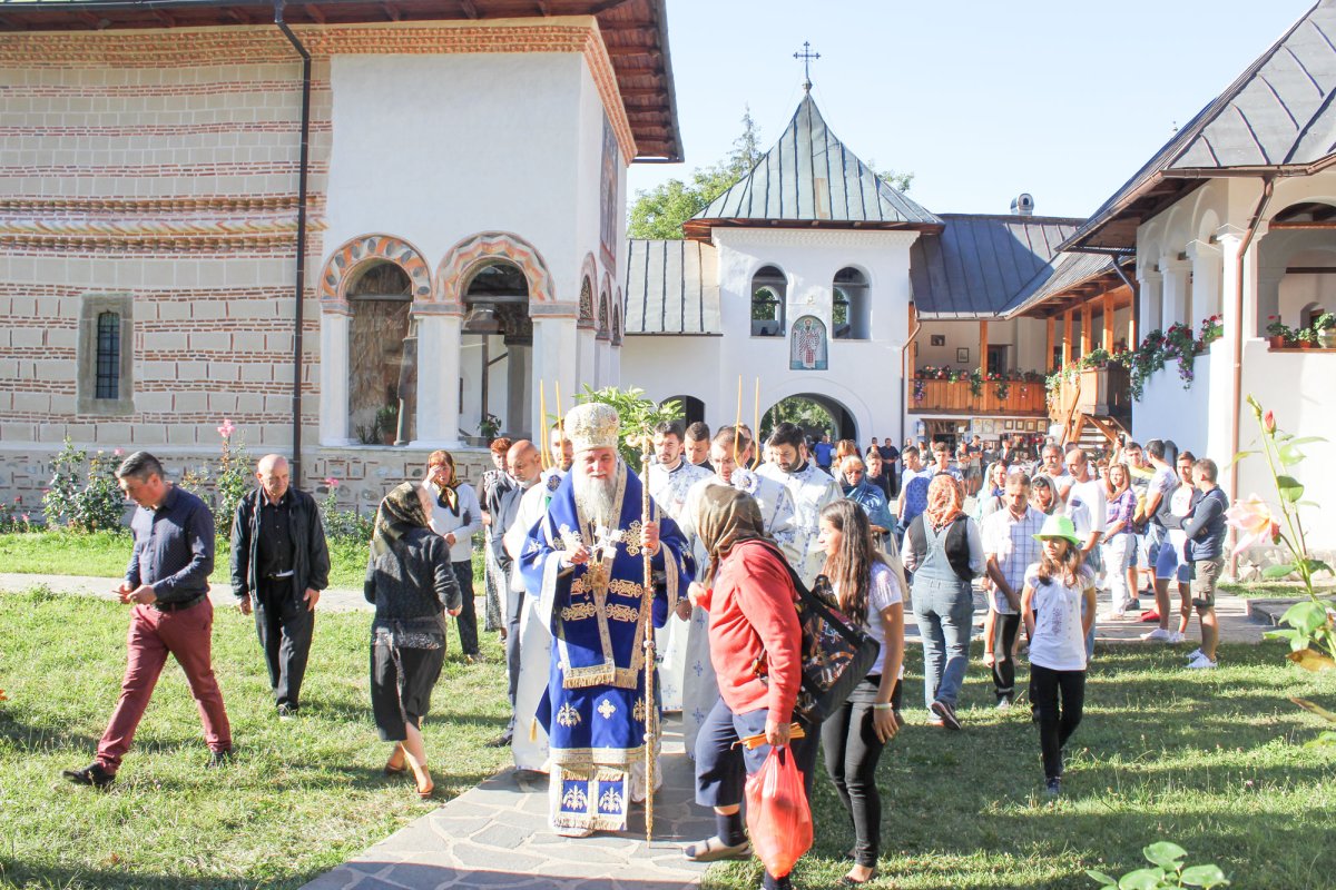 Mângâiere sfântă pentru sute de credincioşi 54791