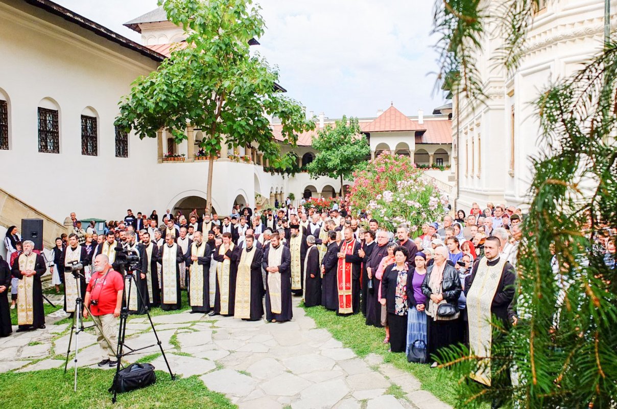 Sfinții Brâncoveni prăznuiți la Sâmbăta și Hurezi 54767