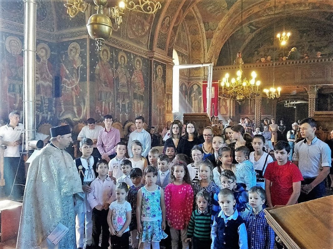 Iconarii din Răşinari o cinstesc pe Maica Domnului 54665