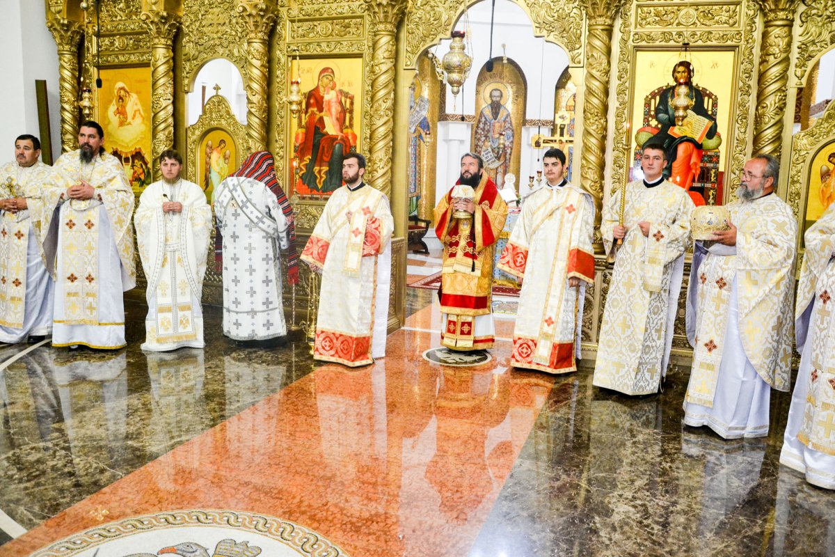 Slujire arhierească la Catedrala Episcopală 54680