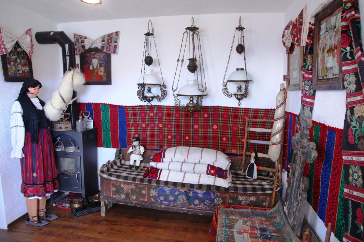 Zestrea de spiritualitate și tradiții populare din Olteț 54662