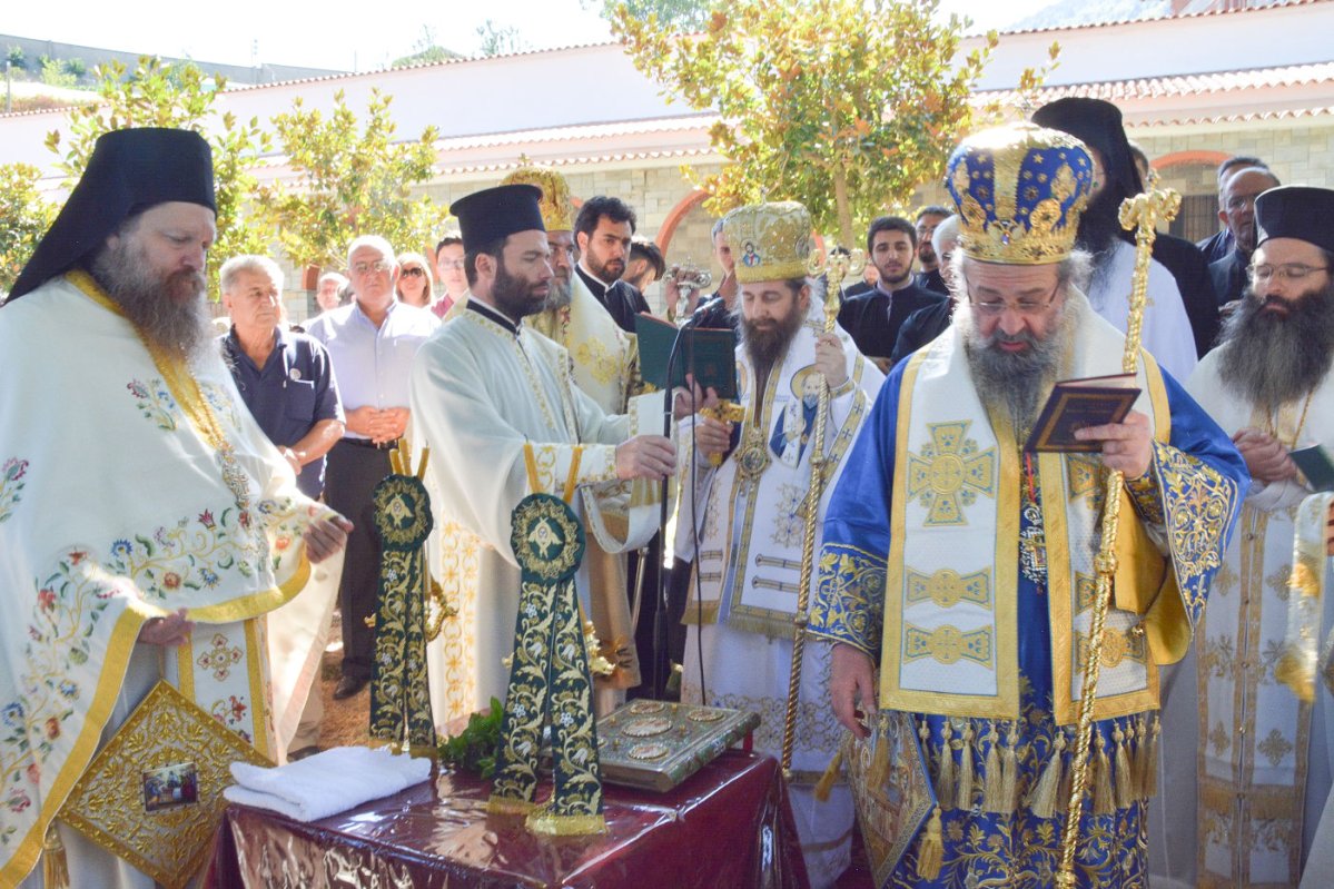 Hramul Mănăstirii Eikosifinissa din Grecia 54627