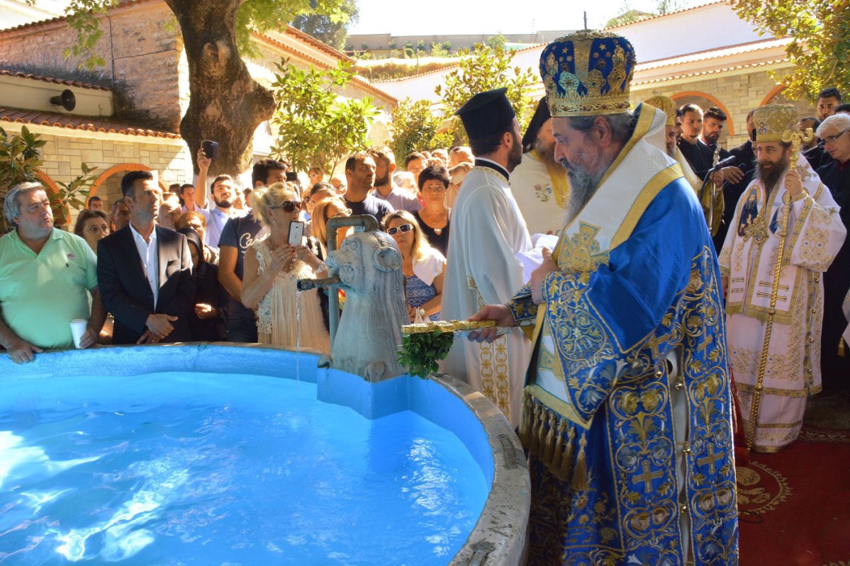 Hramul Mănăstirii Eikosifinissa din Grecia 54632