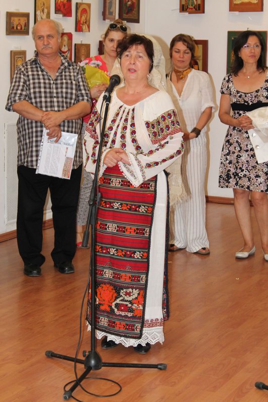 Tălmăciri plastice reunite în expoziţia „Coloanele cerului” 54637