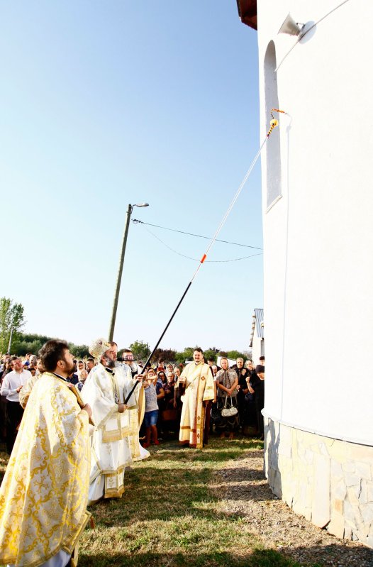 Binecuvântare arhierească în parohia Vulturu 54476