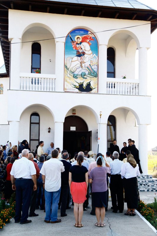 Binecuvântare arhierească în parohia Vulturu 54477