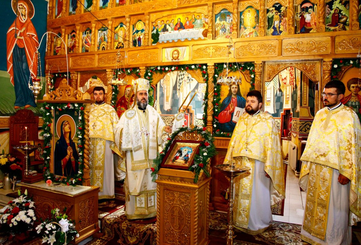 Binecuvântare arhierească în parohia Vulturu 54479