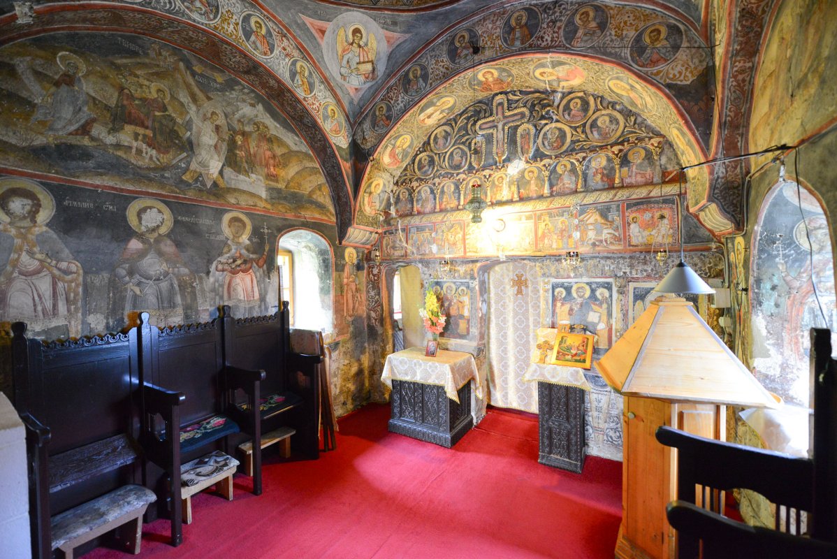 Bradu, mănăstirea suișului în lumină 54456