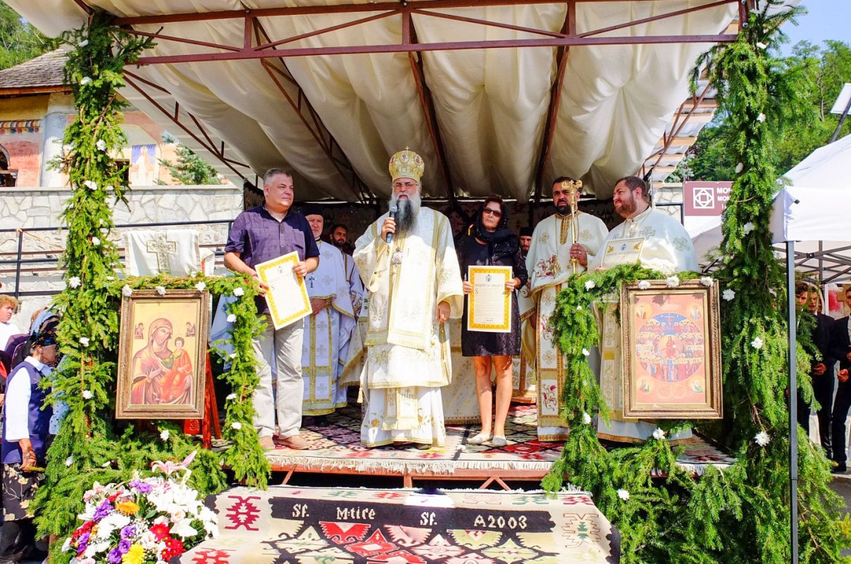 Locaşuri de cult resfinţite la Frăţila şi Brezoi 54439