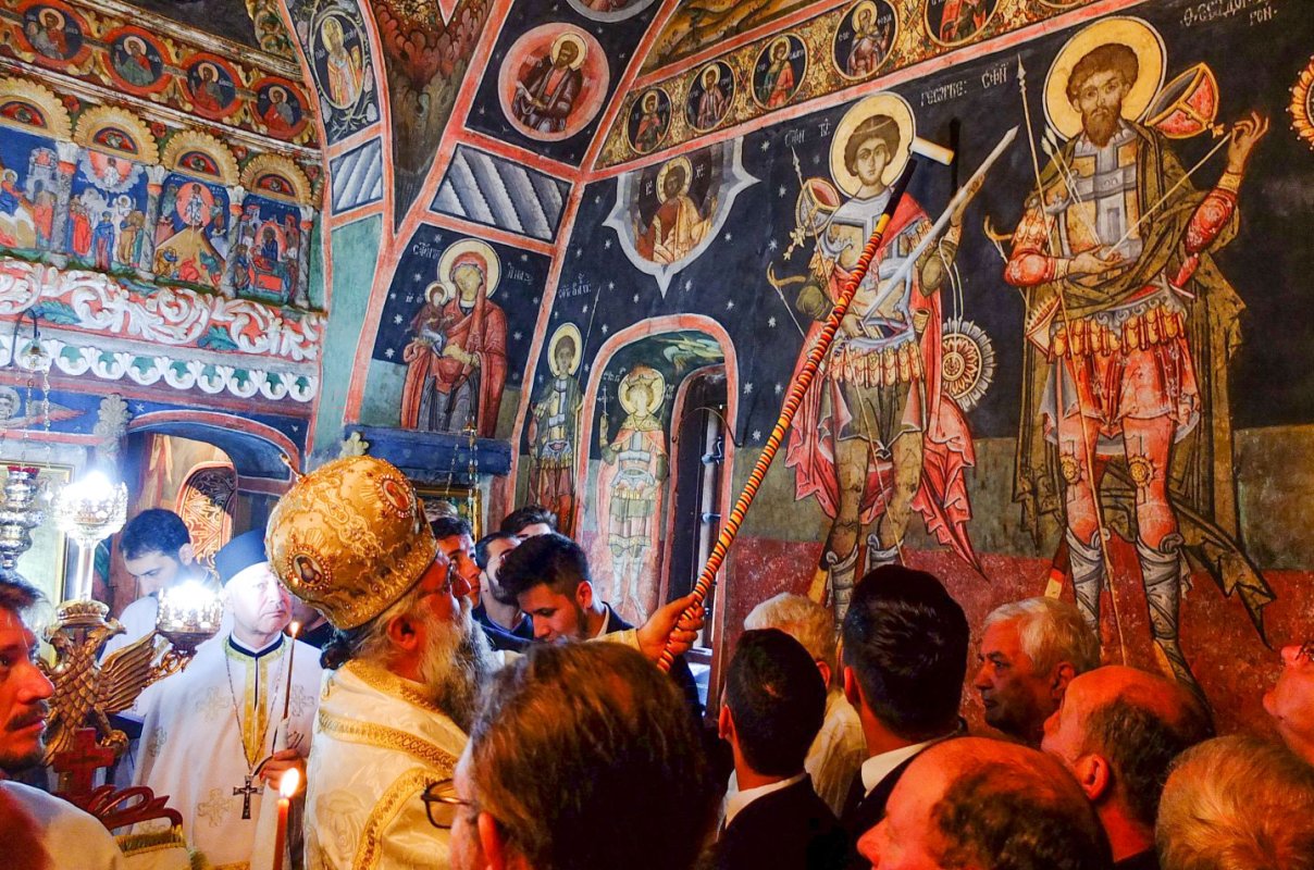 Locaşuri de cult resfinţite la Frăţila şi Brezoi 54441