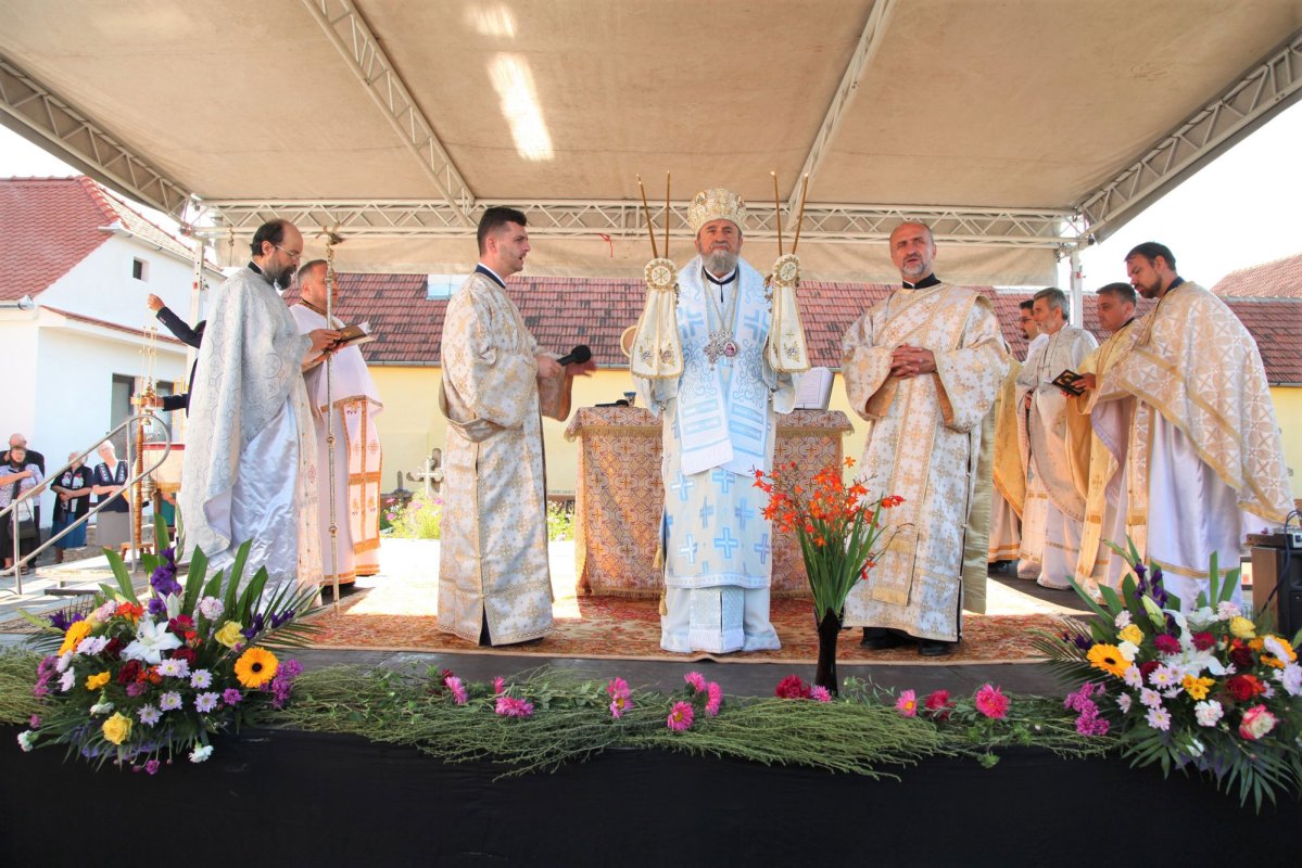 Slujiri arhierești în Duminica a noua după Rusalii 54428