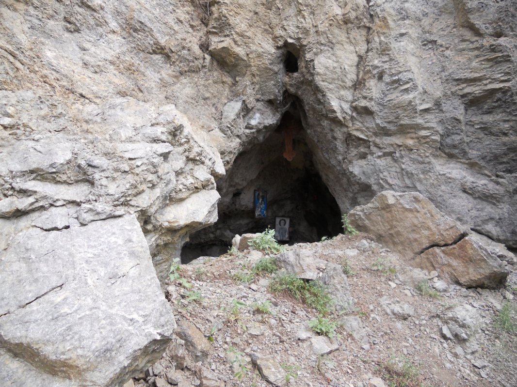 Sfinții care și-au petrecut viețile ca un continuu azi 54401