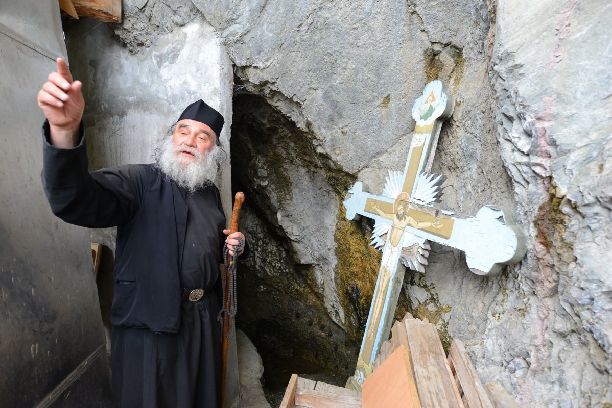 Sfinții care și-au petrecut viețile ca un continuu azi 54402