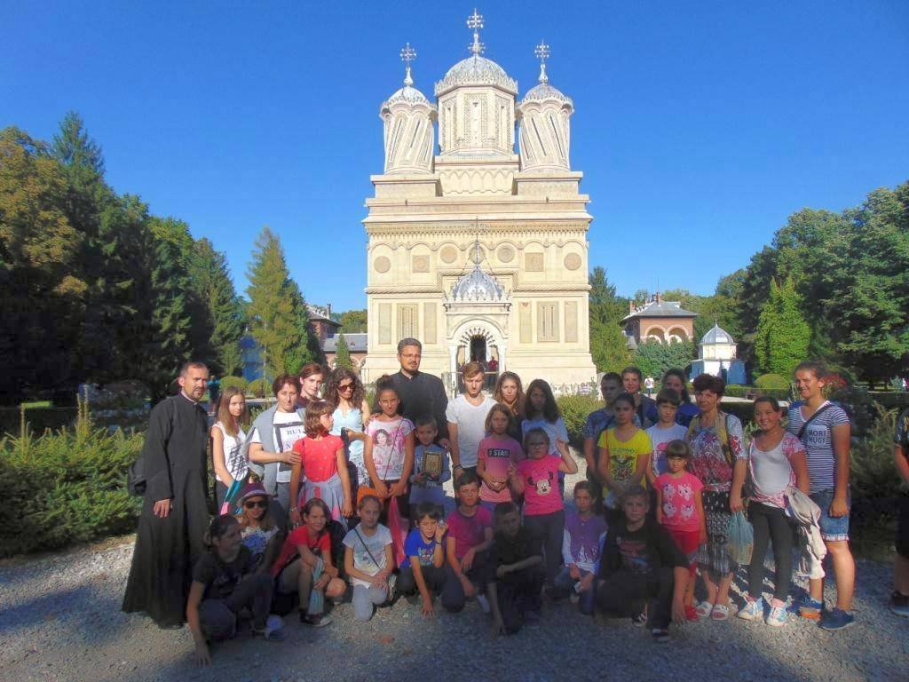 Activităţi pentru copiii Parohiei Poduri 54313