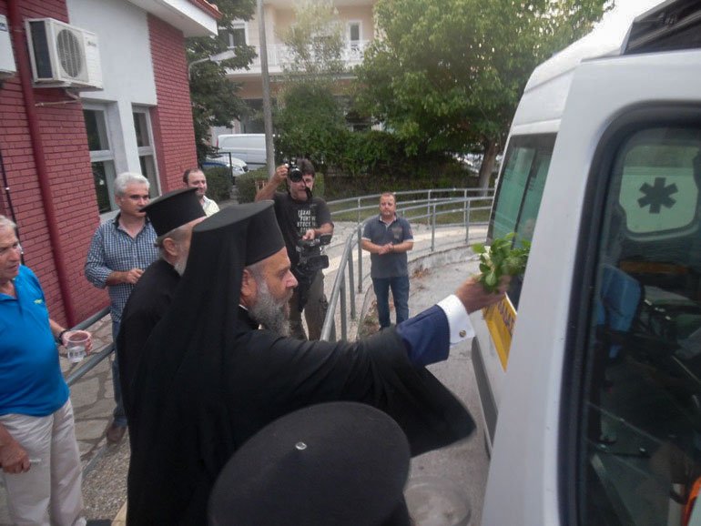 Mitropolia de Tessaliotida a inaugurat o nouă ambulanţă 54365