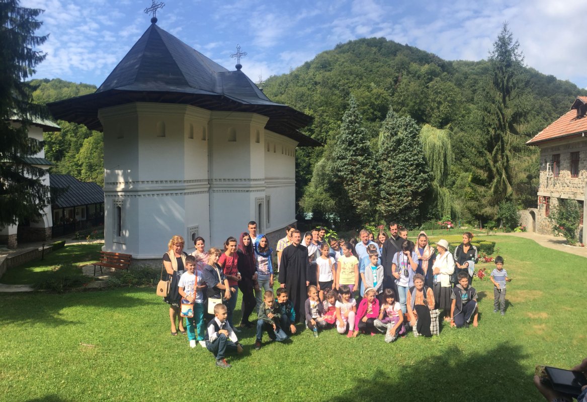 Activităţi pentru copii şi tineri în Parohia Mavrodolu 54236