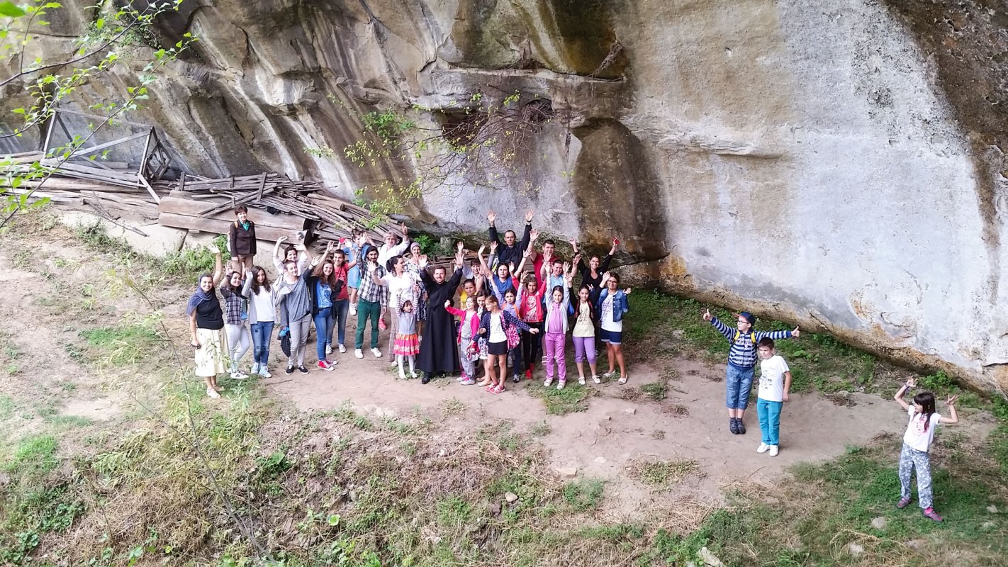 Activităţi pentru copii şi tineri în Parohia Mavrodolu 54237