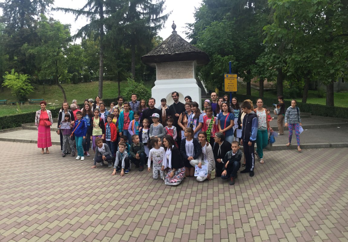 Activităţi pentru copii şi tineri în Parohia Mavrodolu 54239