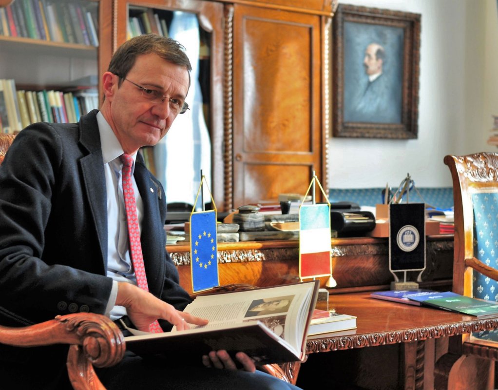 Istoria, o formă de cunoaştere apreciată, respectată şi preţuită şi, în primul rând, studiată 54215