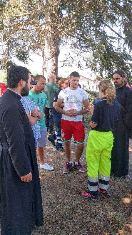 Preoții români ajută victimele seismului 54231