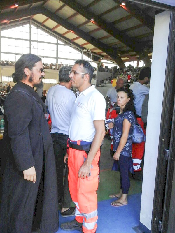 Preoții români ajută victimele seismului 54233