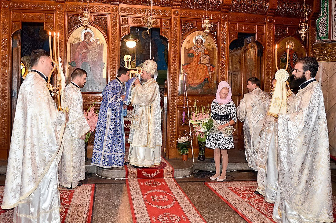 Slujire arhierească la Catedrala din Deva 54100