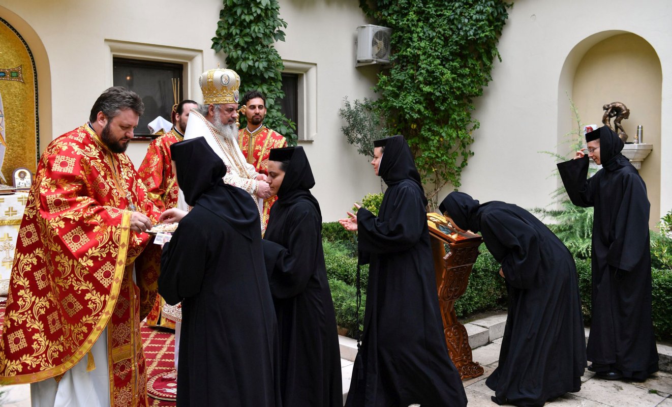 Hramul Altarului de vară de la Reședința Patriarhală 54041