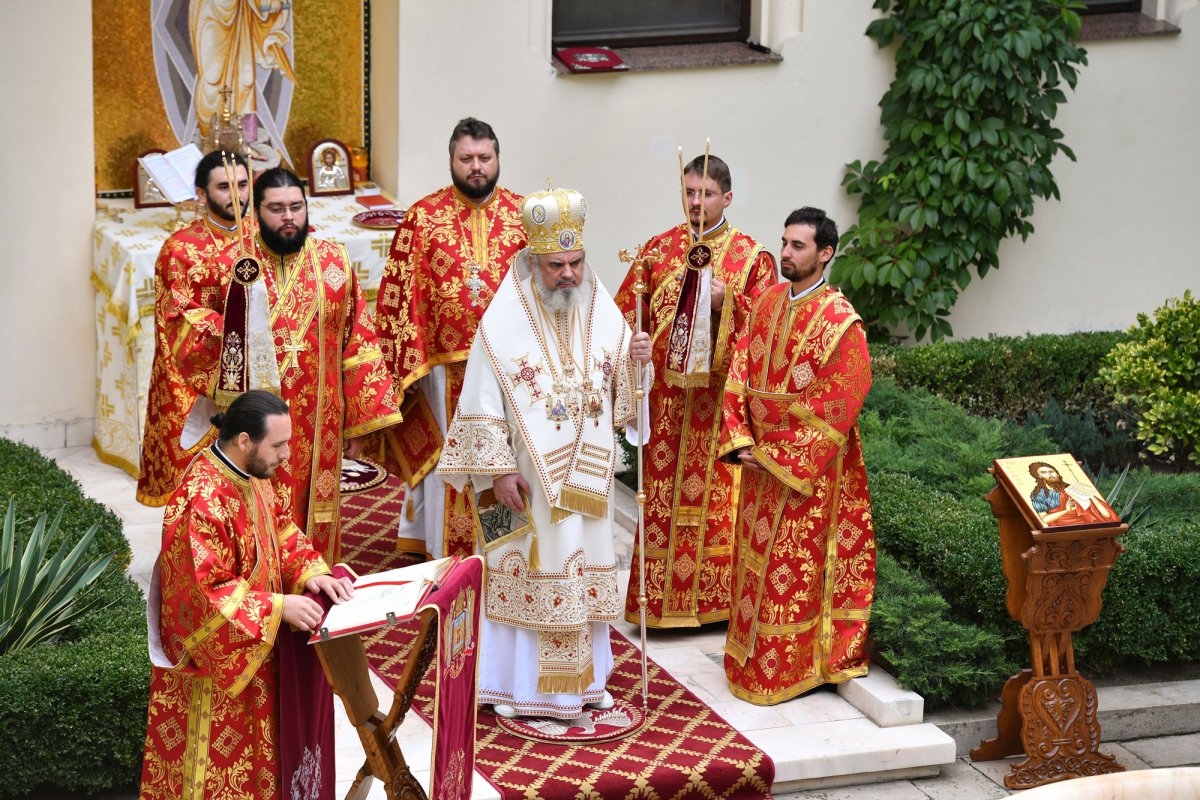 Hramul Altarului de vară de la Reședința Patriarhală 54044