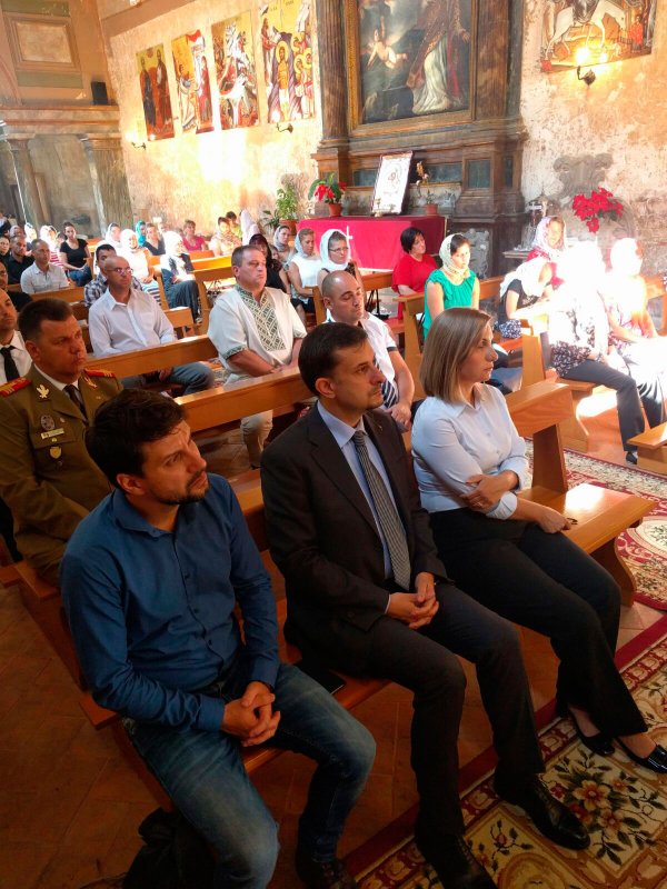 Mângâiere pentru victimele din Italia 54063