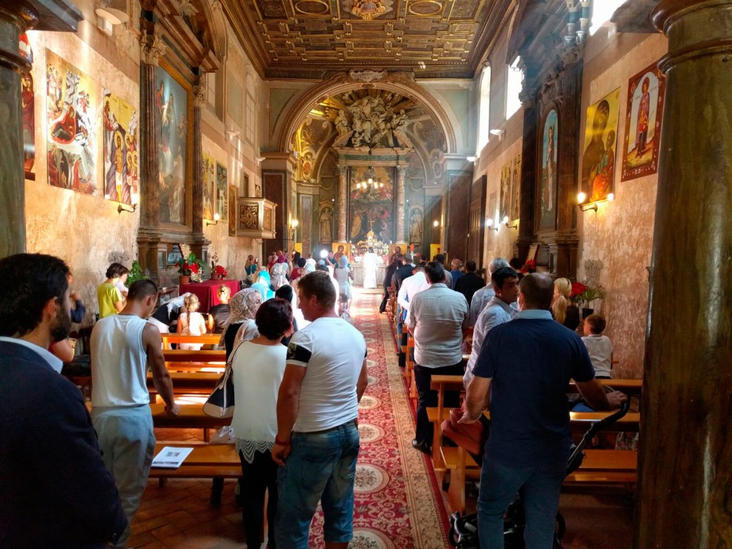 Mângâiere pentru victimele din Italia 54065