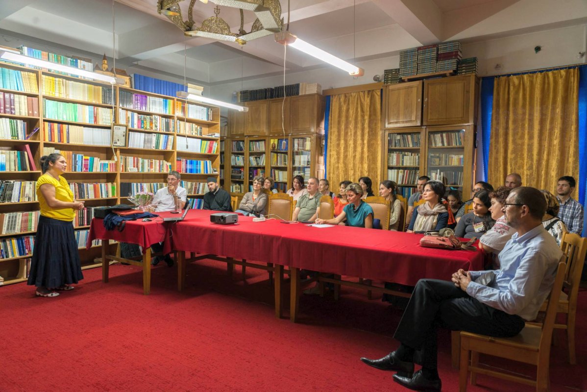 Filialele APOR Vrancea şi Suceava, în tabără la Mănăstirea Putna 53802