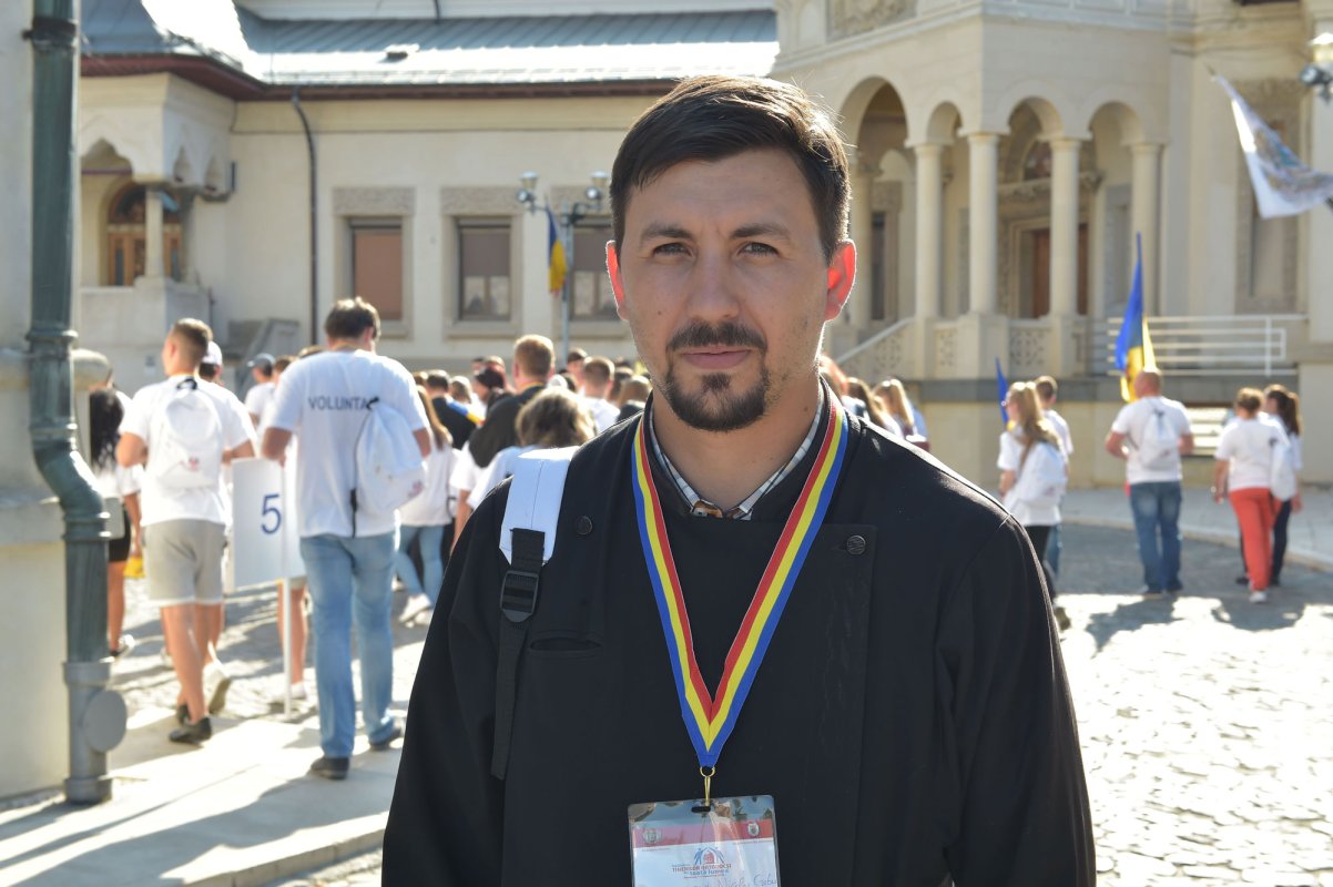 „Noi, tinerii, avem datoria să ne mărturisim credinţa” 53854